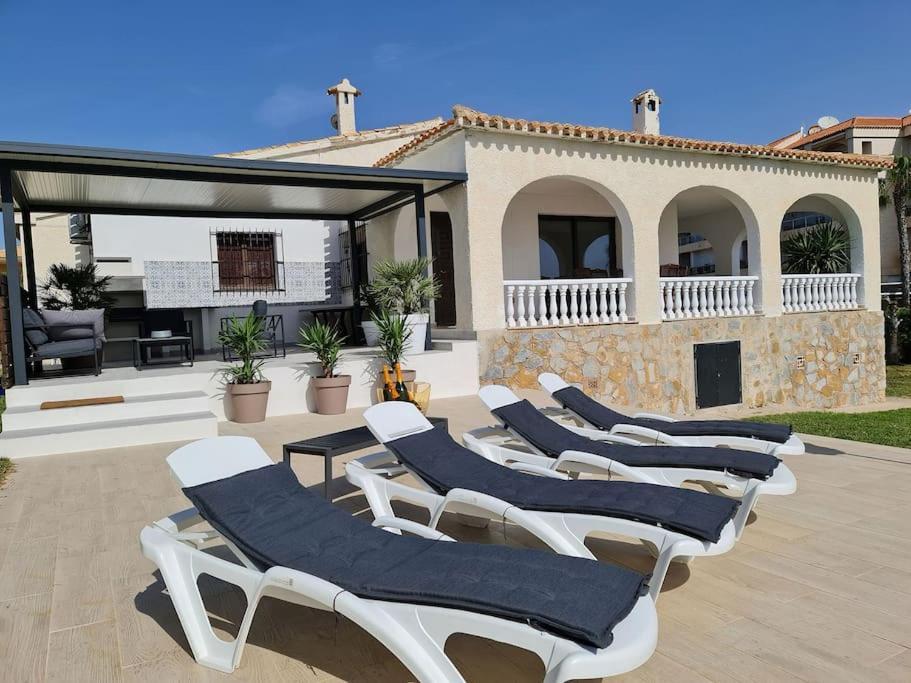 Villa On The Beach Playa Flamenca 오리후엘라 외부 사진